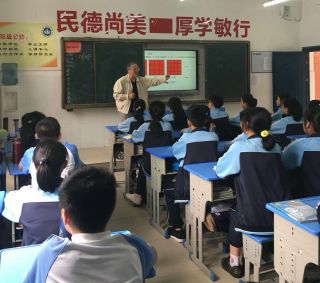 市區(qū)專家親示范 深入交流促成長——南昌市教科所、青云譜區(qū)教研員蒞臨南昌民德學(xué)校示范交流