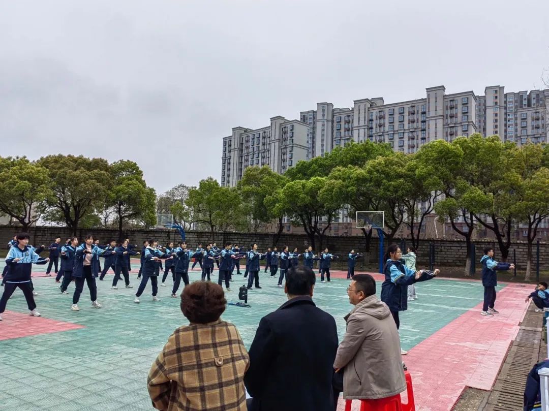 市教育局第十二責(zé)任區(qū)督導(dǎo)組蒞臨南昌民德學(xué)校開(kāi)展音體美勞課程設(shè)置專(zhuān)項(xiàng)督導(dǎo)